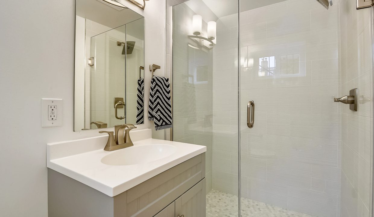 1247 Faraday Pl, NELower Level-Bath-_DSC7998