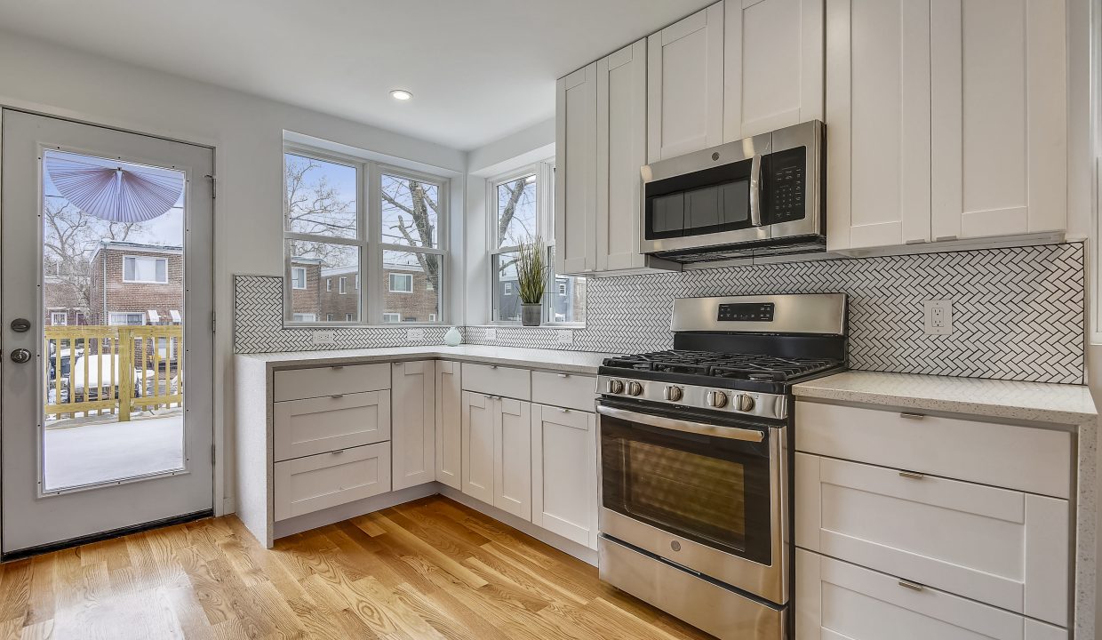1247 Faraday Pl, NEMain Level-Kitchen-_DSC8013