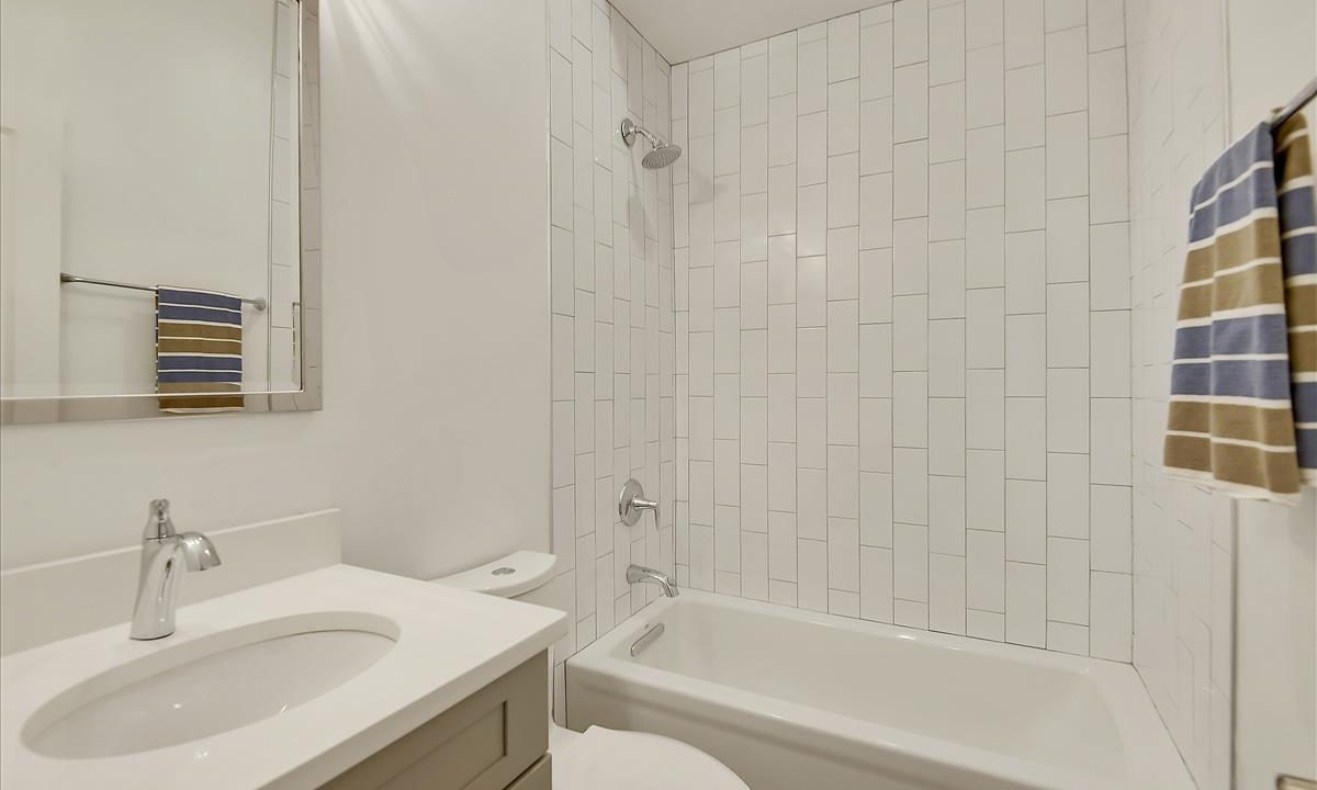 1334 Wallach Upper Level-Bath-_DSC8779