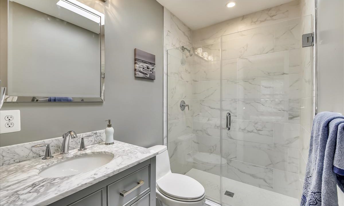 415 Longfellow Upper Level-Master Bath-_MG_1105