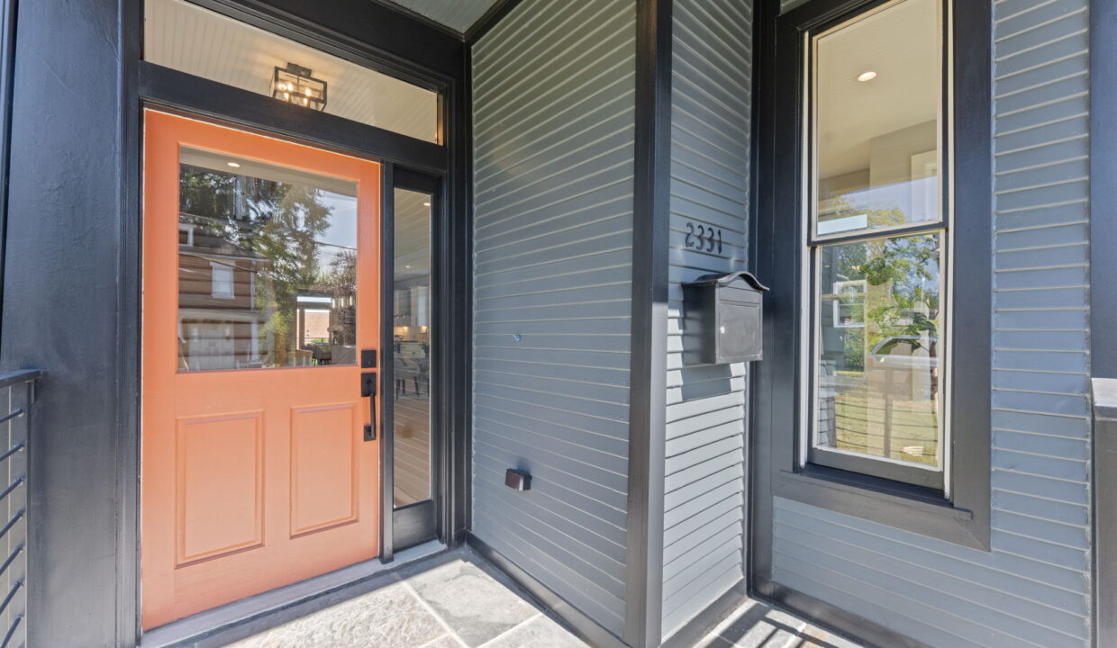 large-01990132-fc3c-70fc-88a1-cd5e43d79156