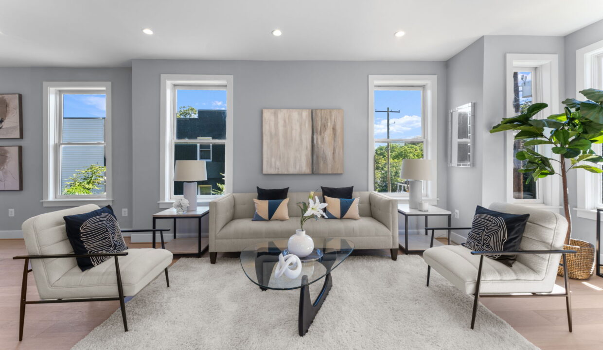 large-01990132-fcc2-72a6-9109-bfecc1993b80