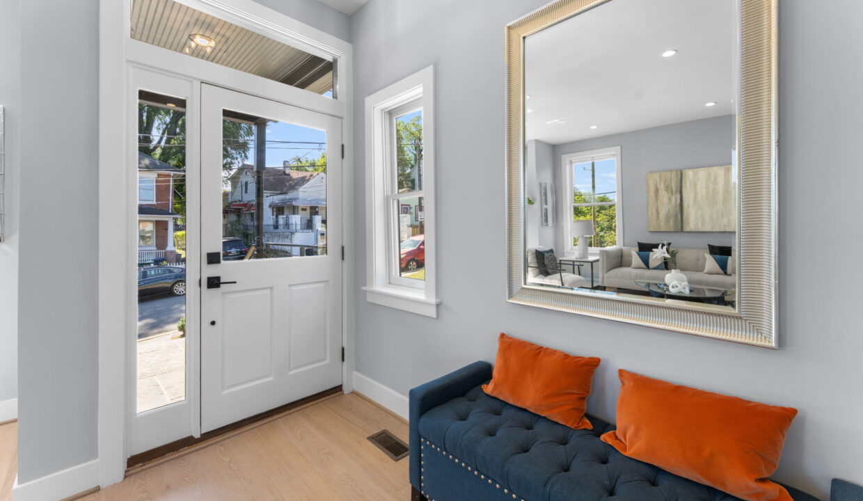 large-01990132-fd30-7085-9bb5-130ece2a6bac