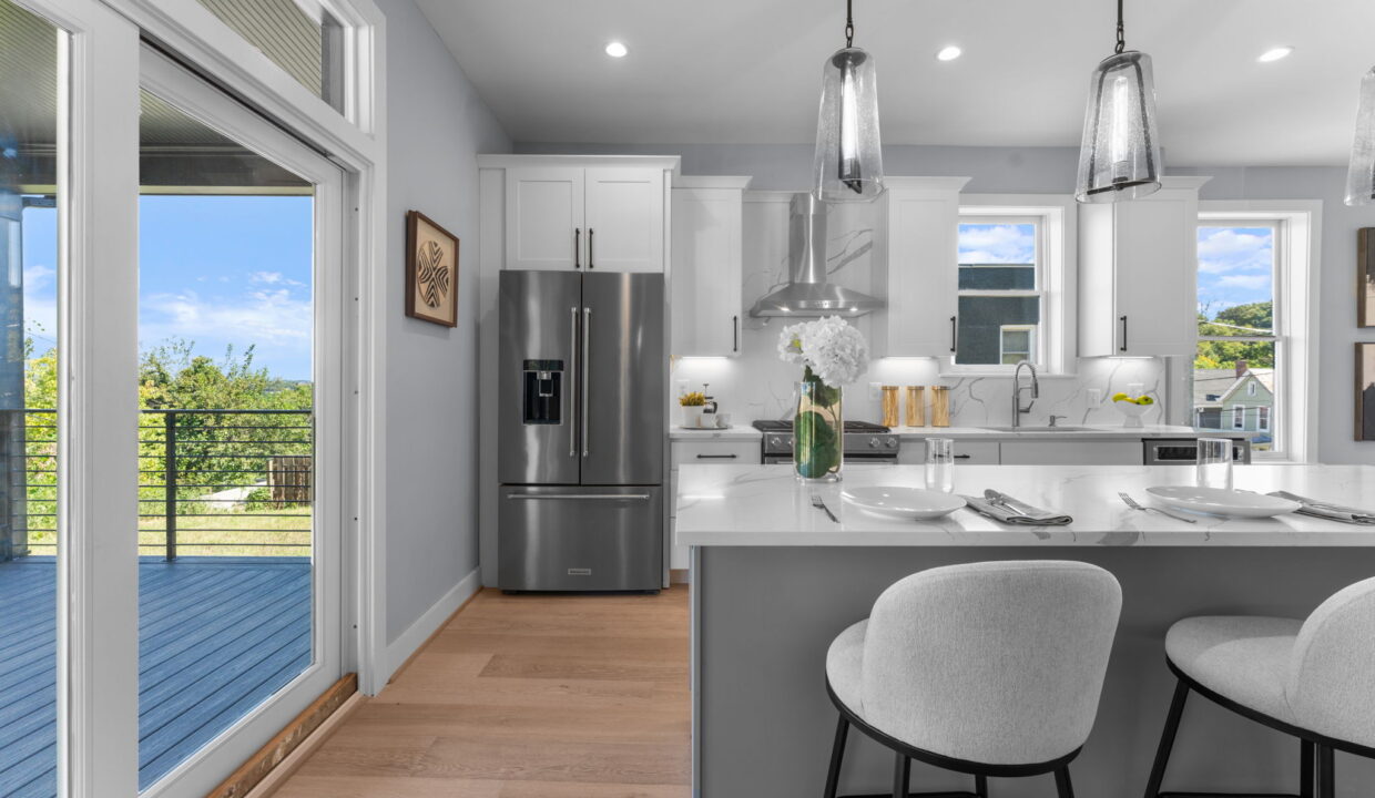 large-01990132-fee4-7335-b0b4-1b498c72d7c9