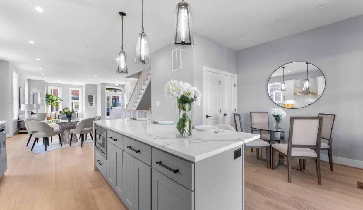 large-01990132-ffc8-7178-afab-f4fddc84fb85