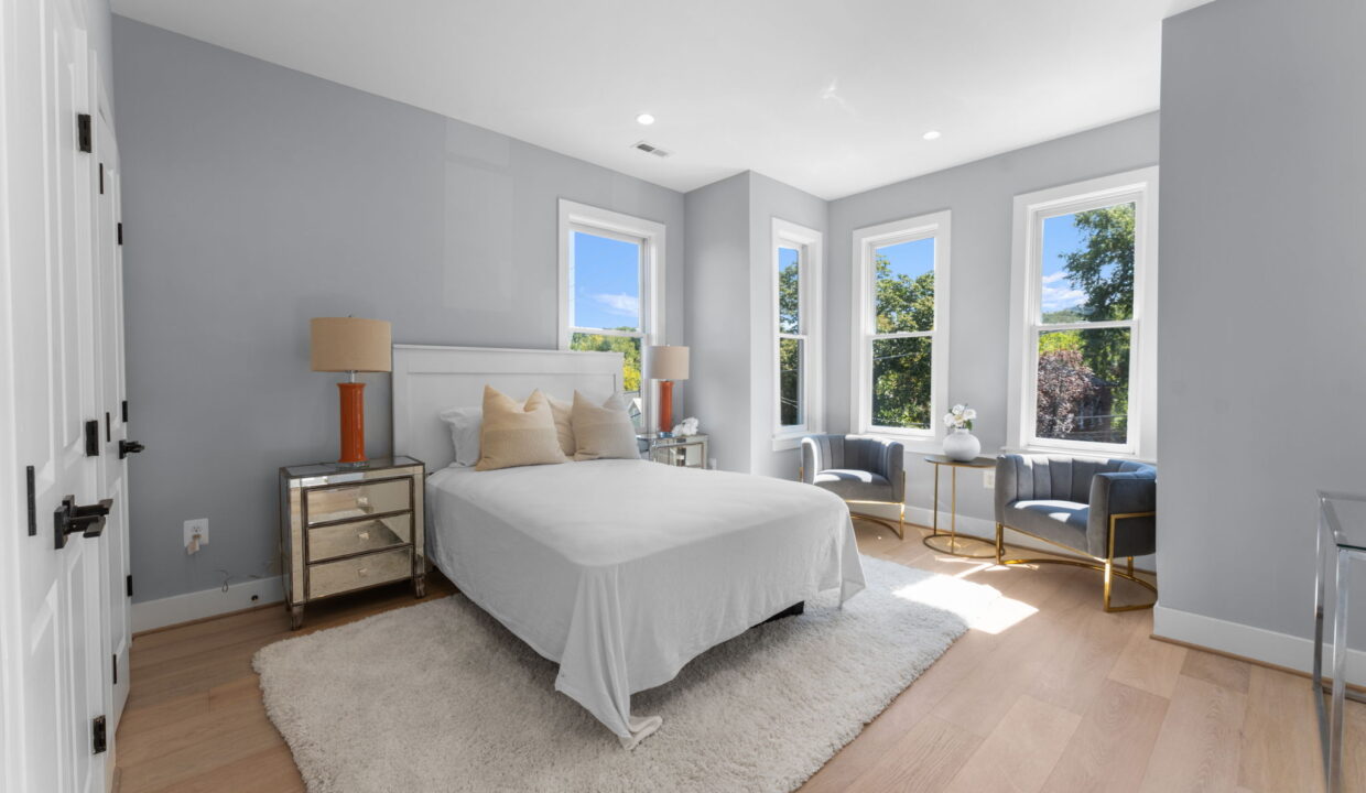 large-01990133-0274-717c-b12f-f767d346a287