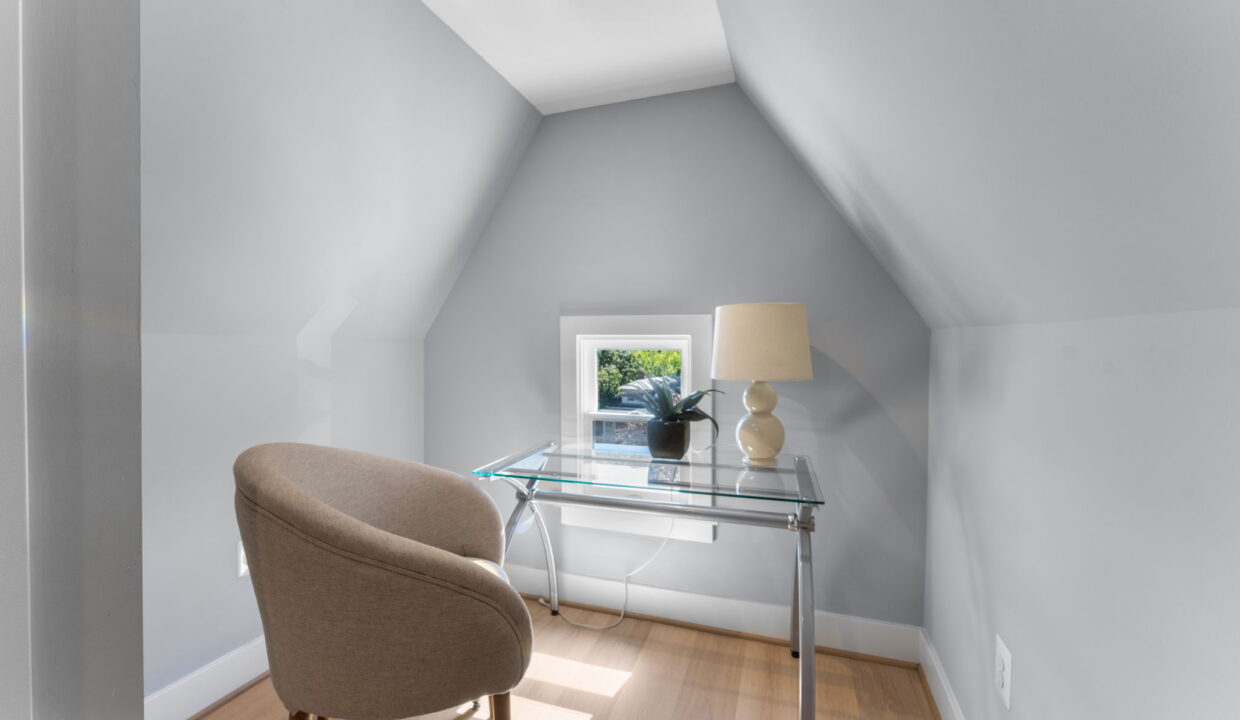 large-01990133-041c-73b8-928e-5b8f6839bacc