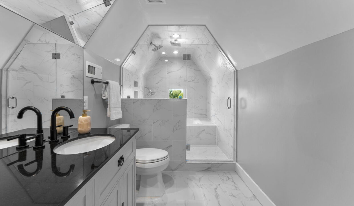 large-01990133-053a-708c-9107-8fd4c76e4205