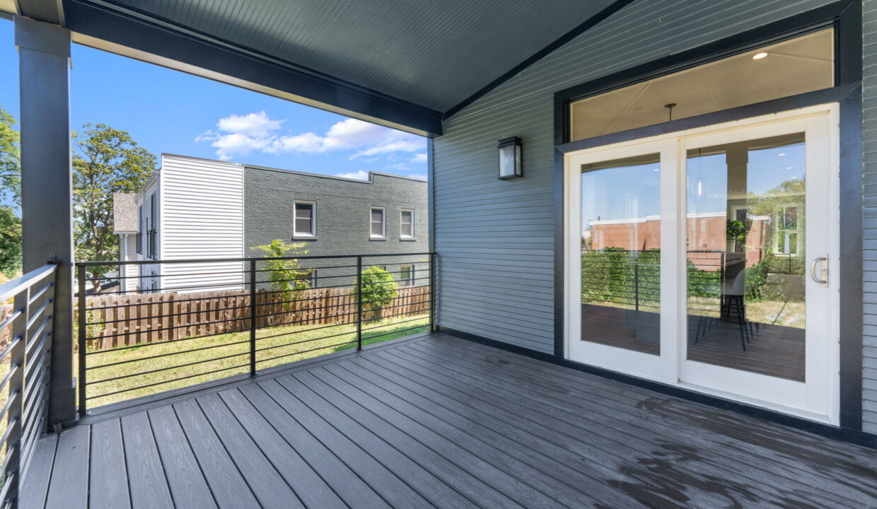 large-01990133-08ef-70ea-8e45-e5b5aa9eef36