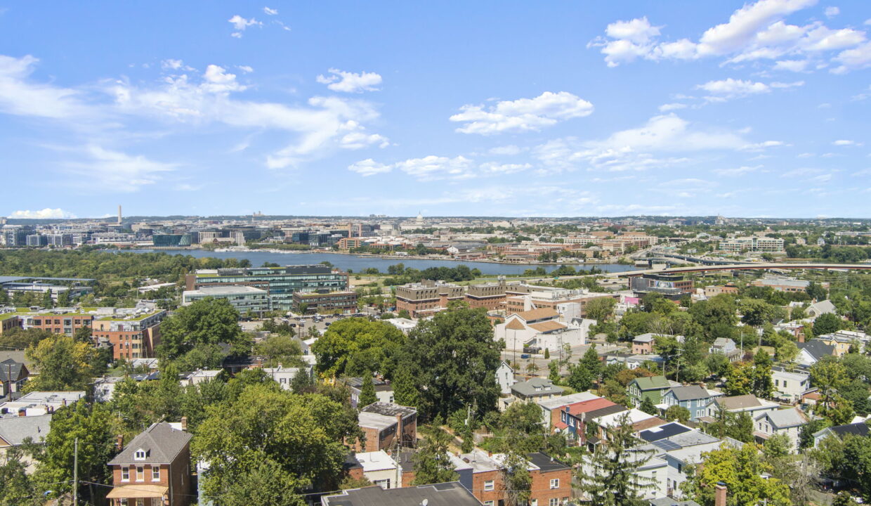 large-01990133-0990-71e2-a249-35f000e789da